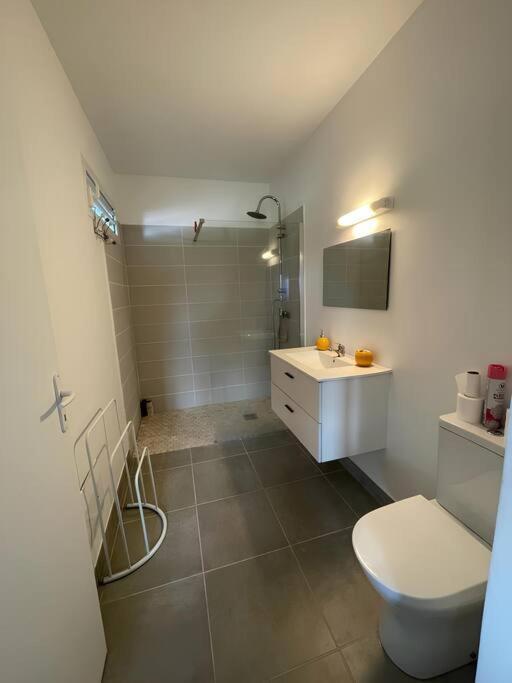 Bas De Villa F2 Neuf Avec Terrasse Et Piscine Le Diamant Bagian luar foto